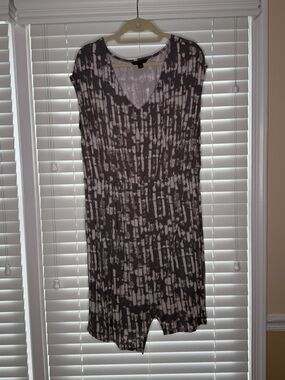 H by Halston Gray and White Patterned V-Neck Mini Dress